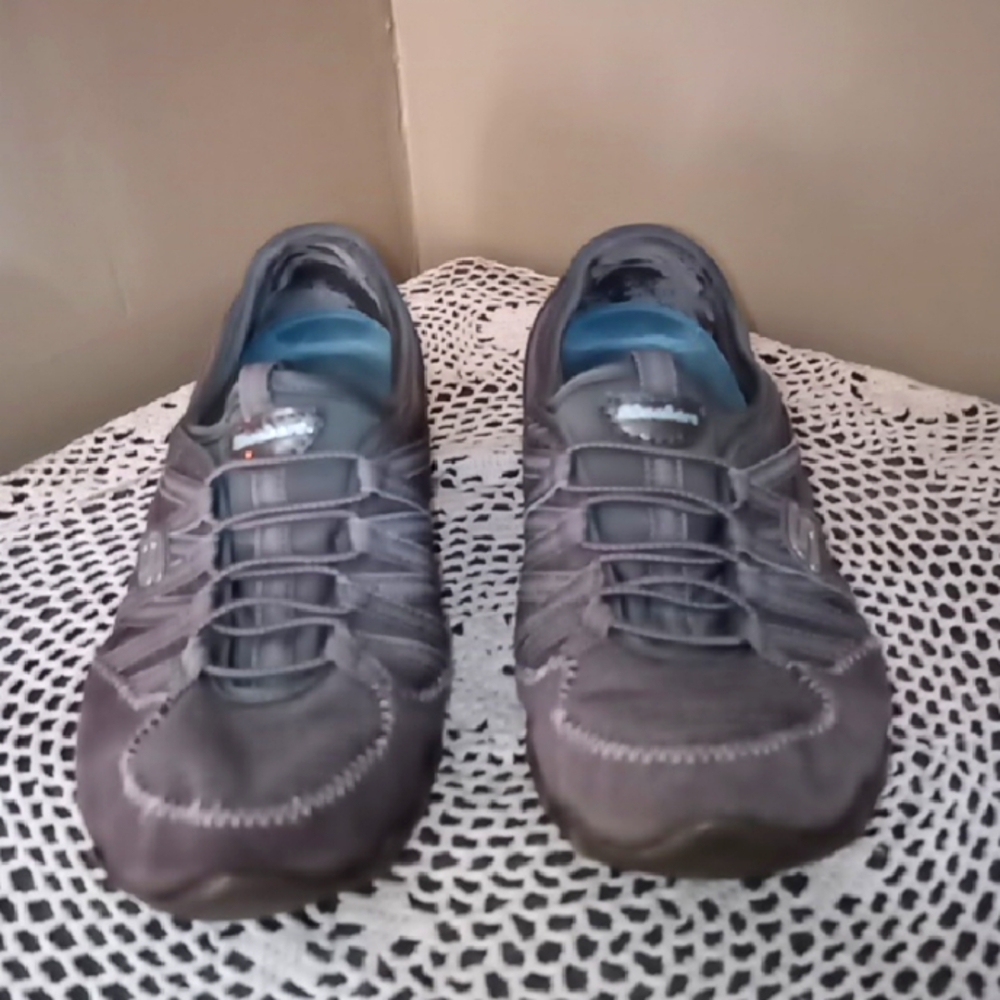 Gray Skechers Athletic Walking Shoes Sneakers Sz 8 Slip On